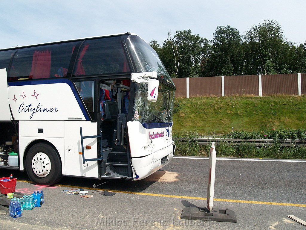 VU Auffahrunfall Reisebus auf LKW A 1 Rich Saarbruecken P42.JPG